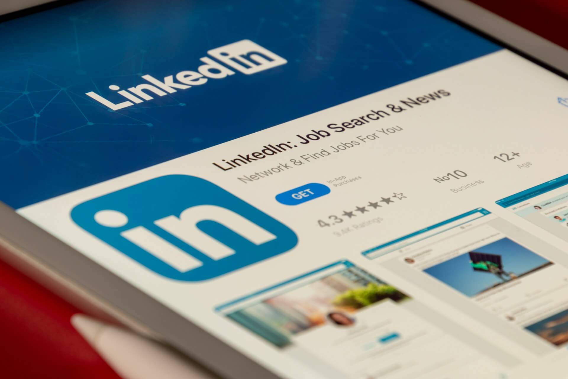 Your 2024 Guide to LinkedIn Analytics Everything You Need to Know header image