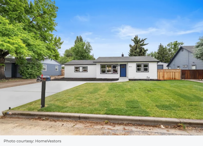 loan officer marketing house with garden